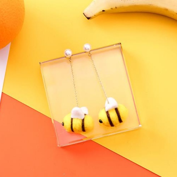 ❤️️NEW UNIQUE Cute Bee Handmade Earrings Y3 - Picture 2 of 2